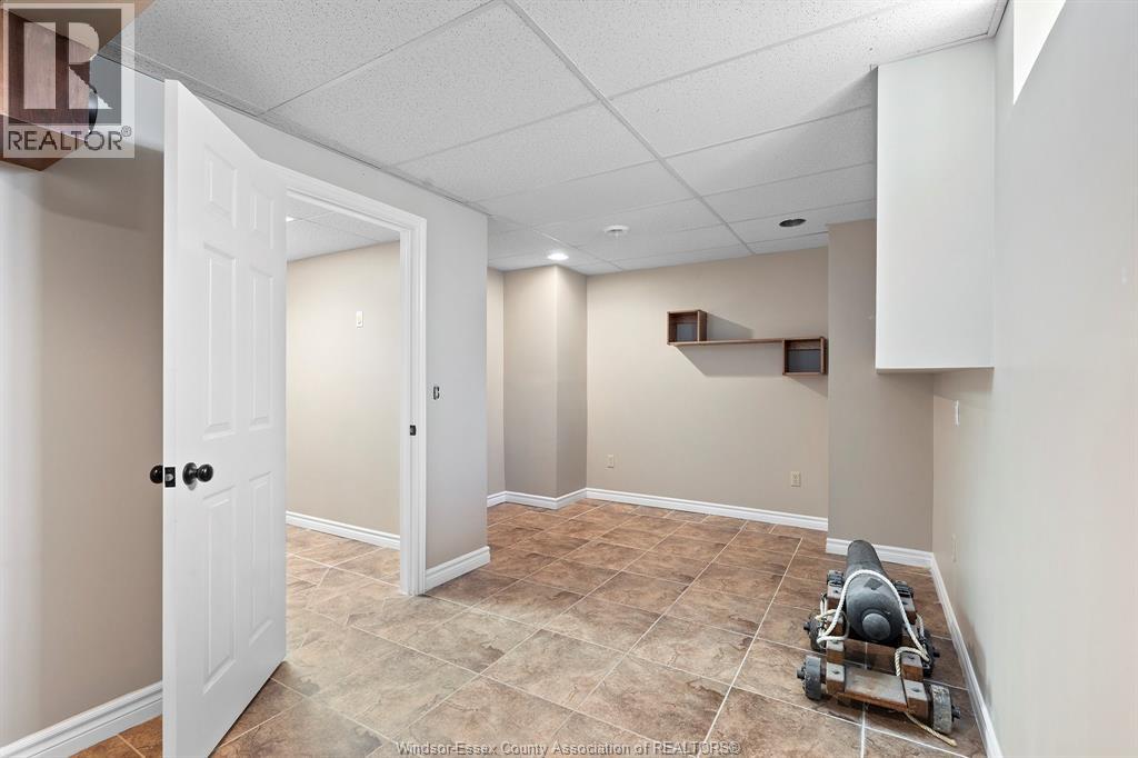 Photo 26 of 113 Beach Court, Stoney Point ON
