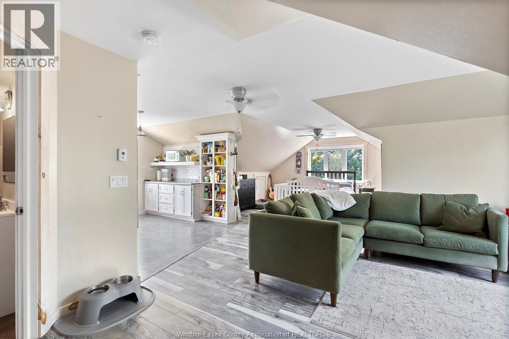 Photo 34 of 113 Beach Court, Stoney Point ON