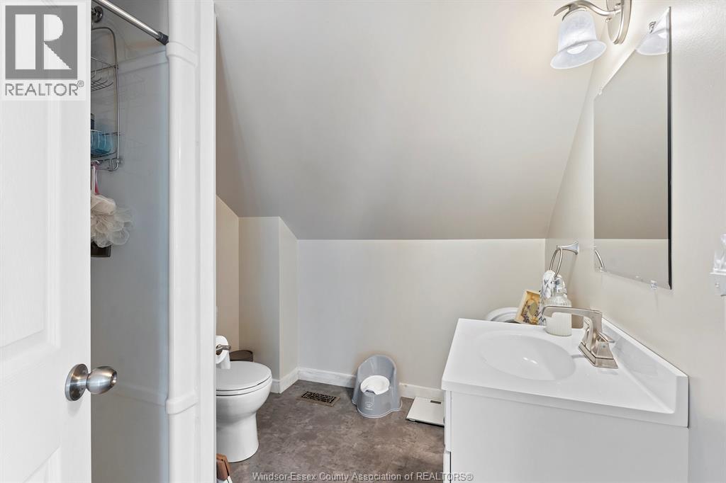 Photo 14 of 113 Beach Court, Stoney Point ON