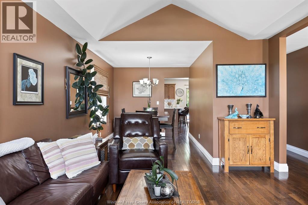 Photo 19 of 113 Beach Court, Stoney Point ON
