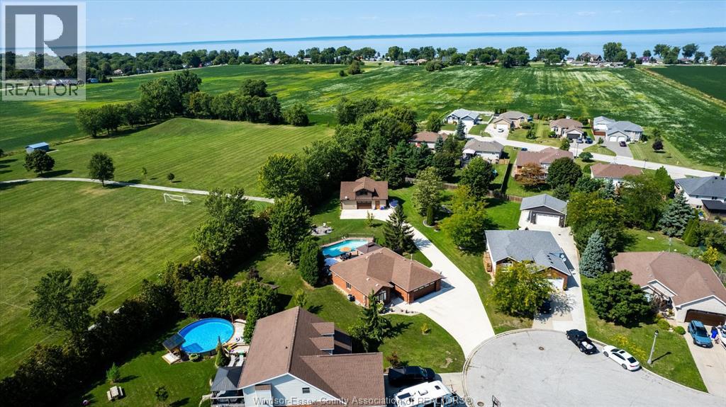 Photo 41 of 113 Beach Court, Stoney Point ON