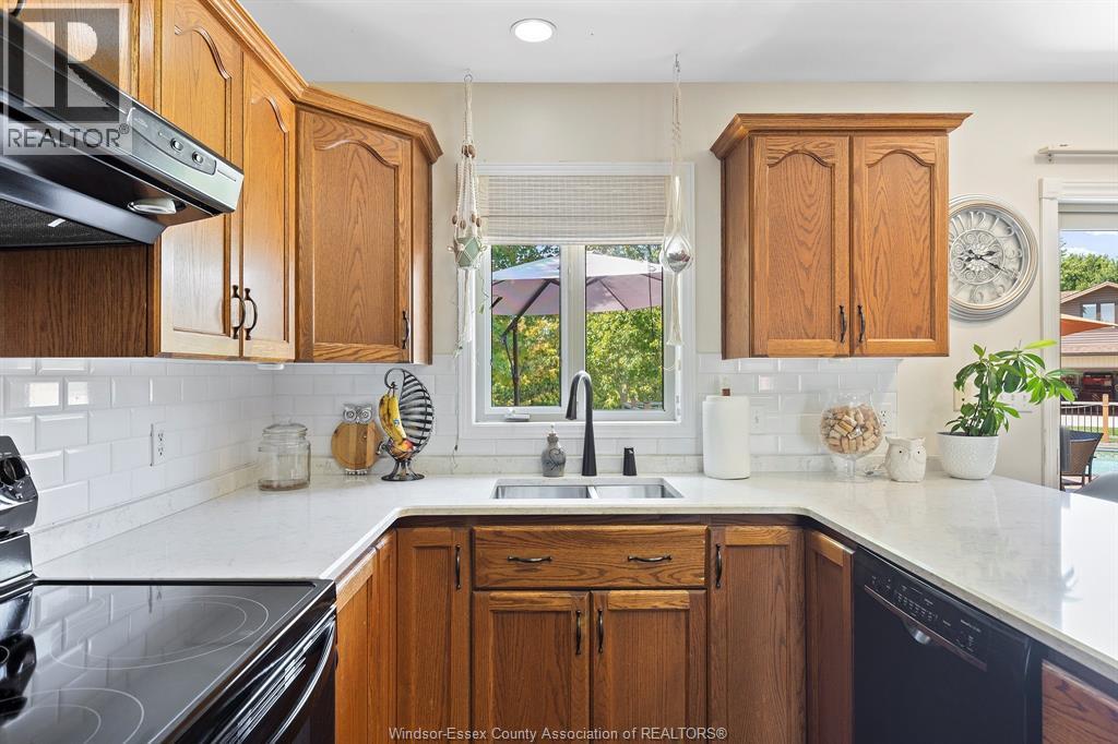 Photo 16 of 113 Beach Court, Stoney Point ON