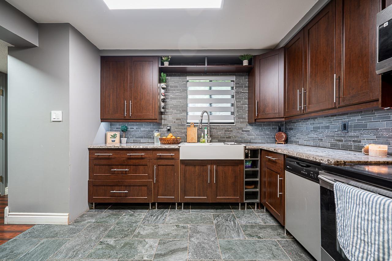 Photo 4 of 71 8555 King George Boulevard, Surrey BC