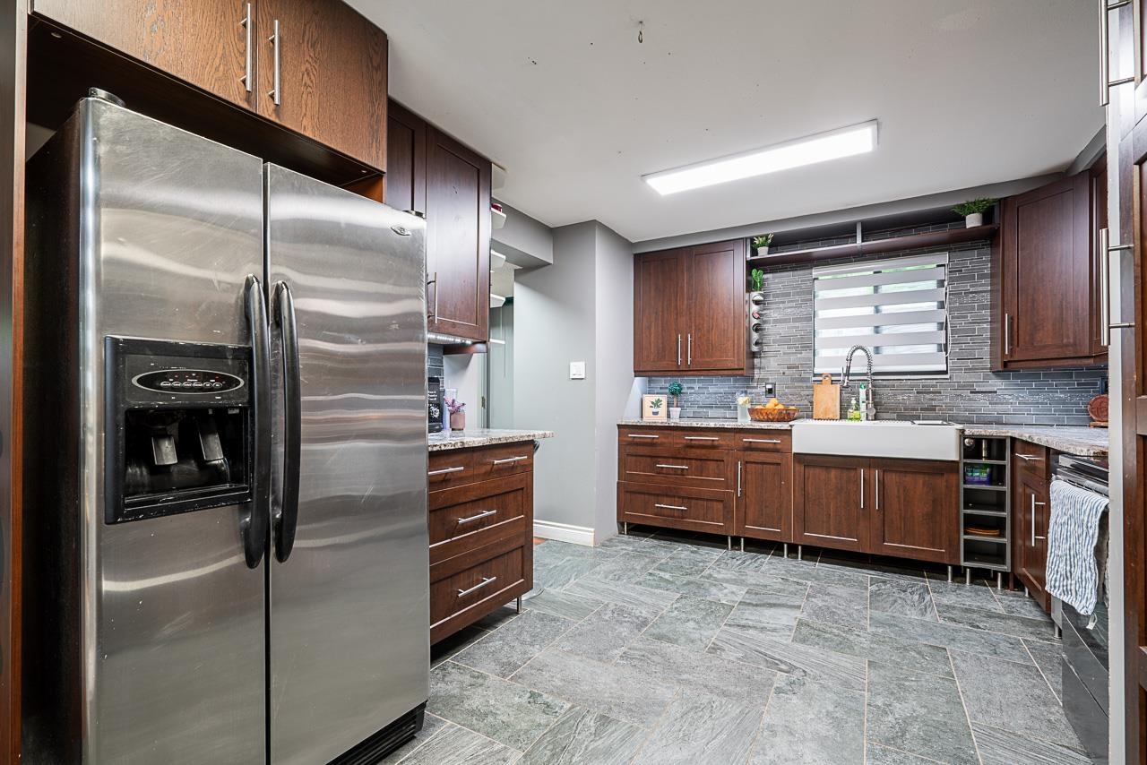 Photo 2 of 71 8555 King George Boulevard, Surrey BC
