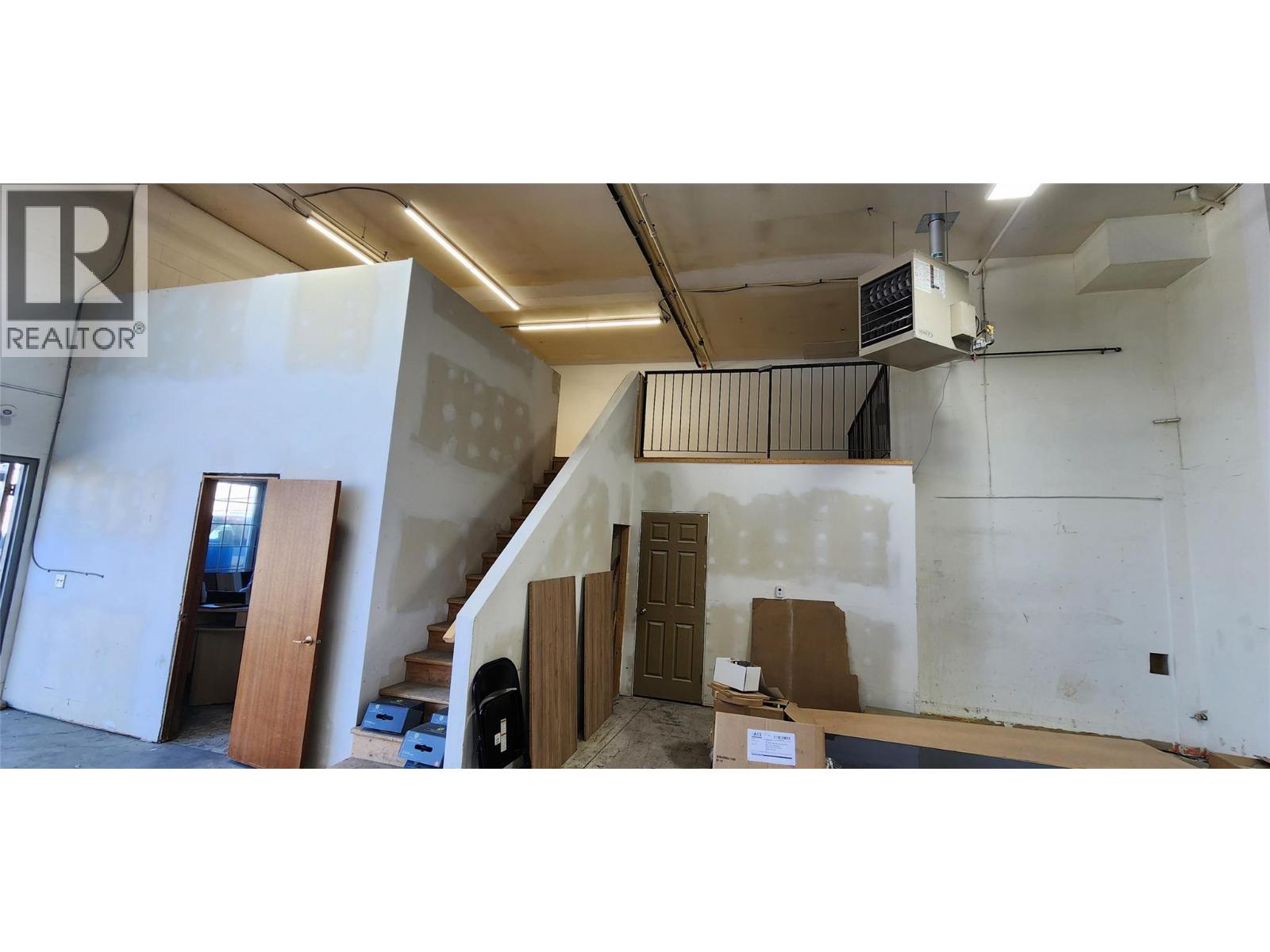 2 860 Leathead Rd Road, Kelowna