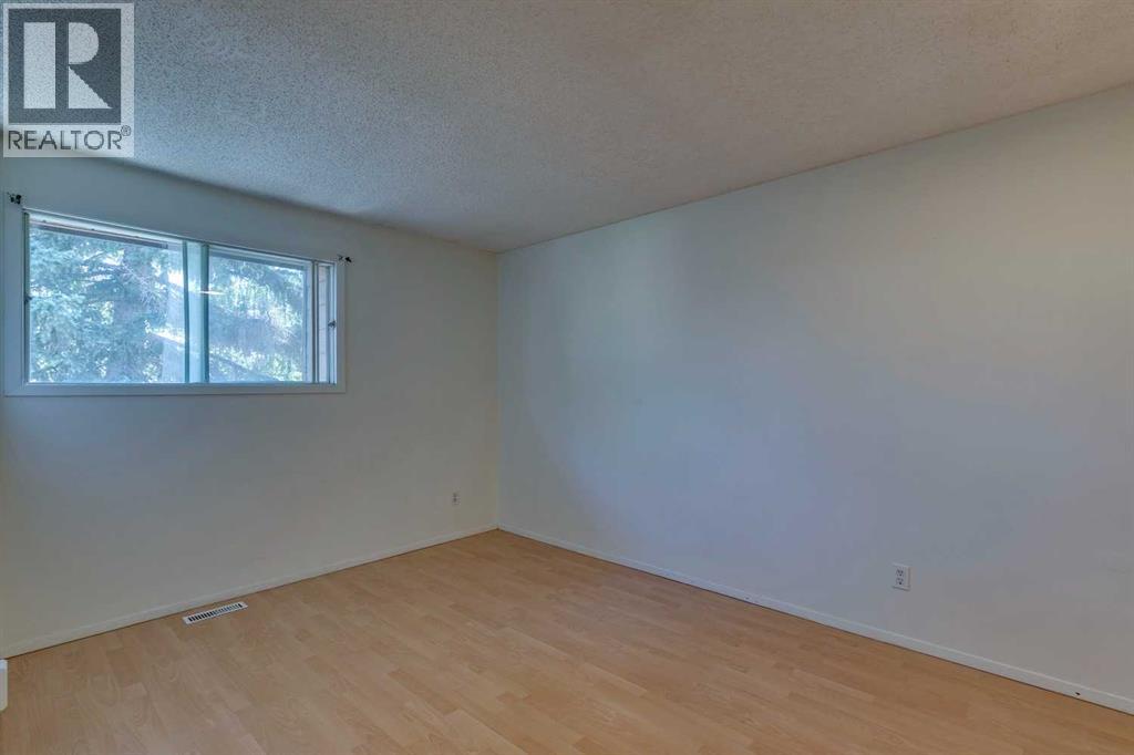 Single Family House for Sale in    Avenue SE Penbrooke Meadows Calgary 