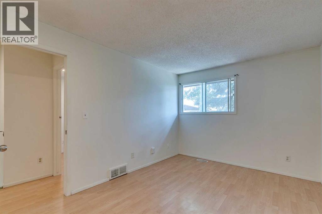 Single Family House for Sale in    Avenue SE Penbrooke Meadows Calgary 