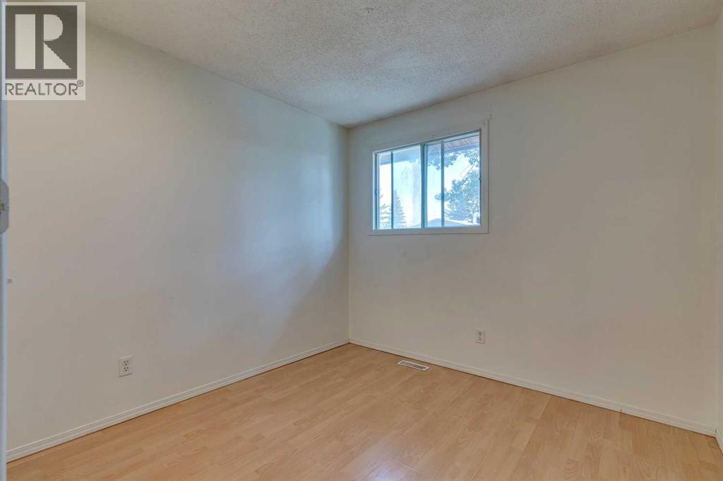 Single Family House for Sale in    Avenue SE Penbrooke Meadows Calgary 