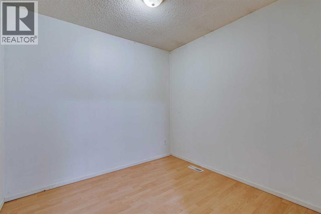 Single Family House for Sale in    Avenue SE Penbrooke Meadows Calgary 