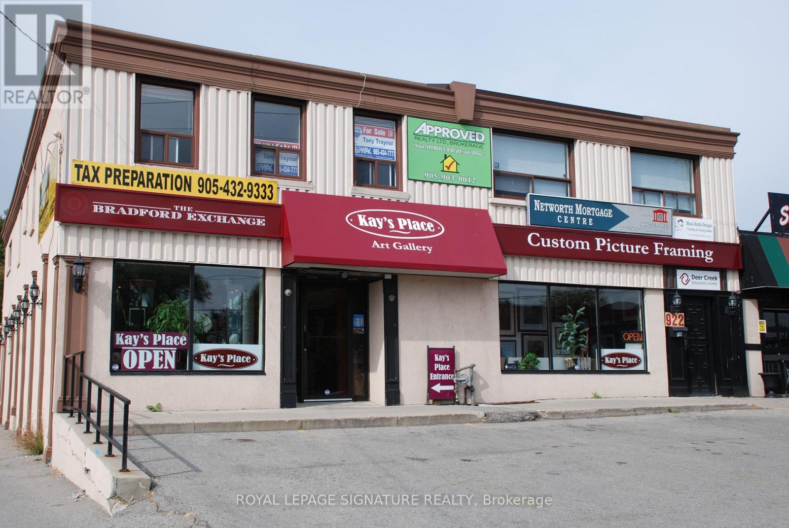 Photo 11 of 922 Simcoe Street, Oshawa ON