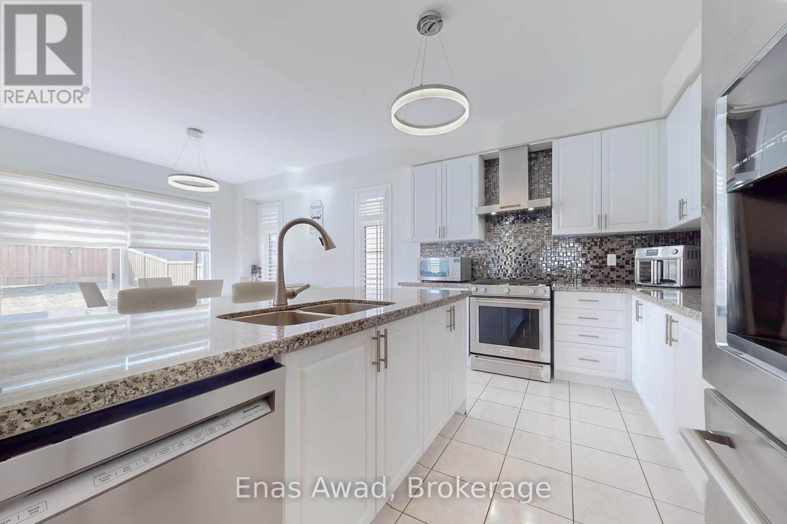 Photo 13 of 1829 Emberton Way, Innisfil ON