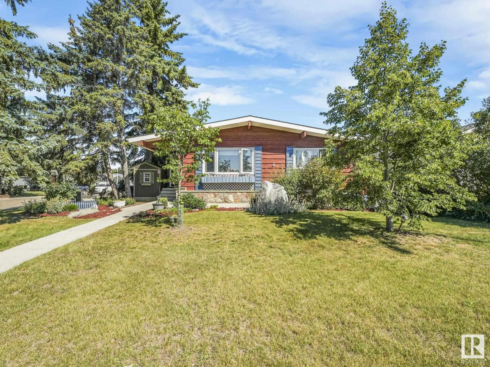 Photo 10 of 16836 96 Av Nw, Edmonton AB
