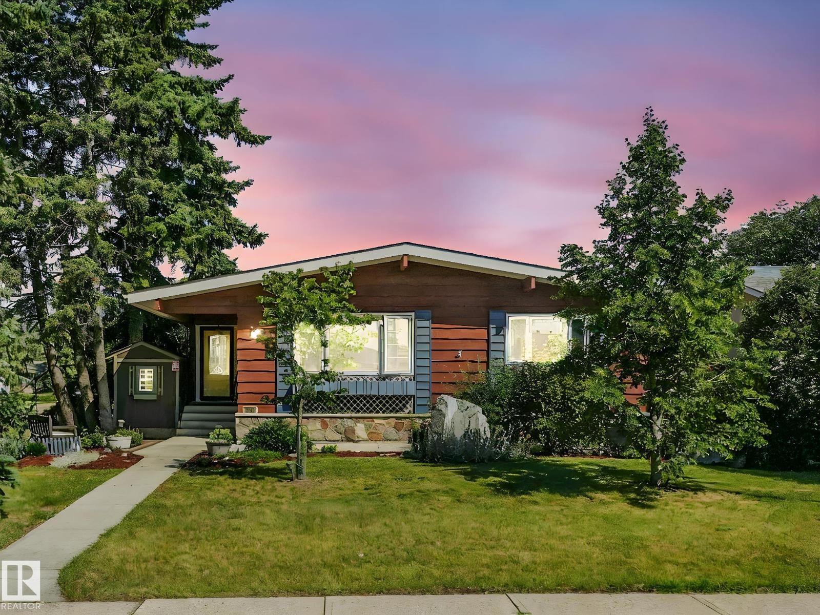 Photo 2 of 16836 96 Av Nw, Edmonton AB