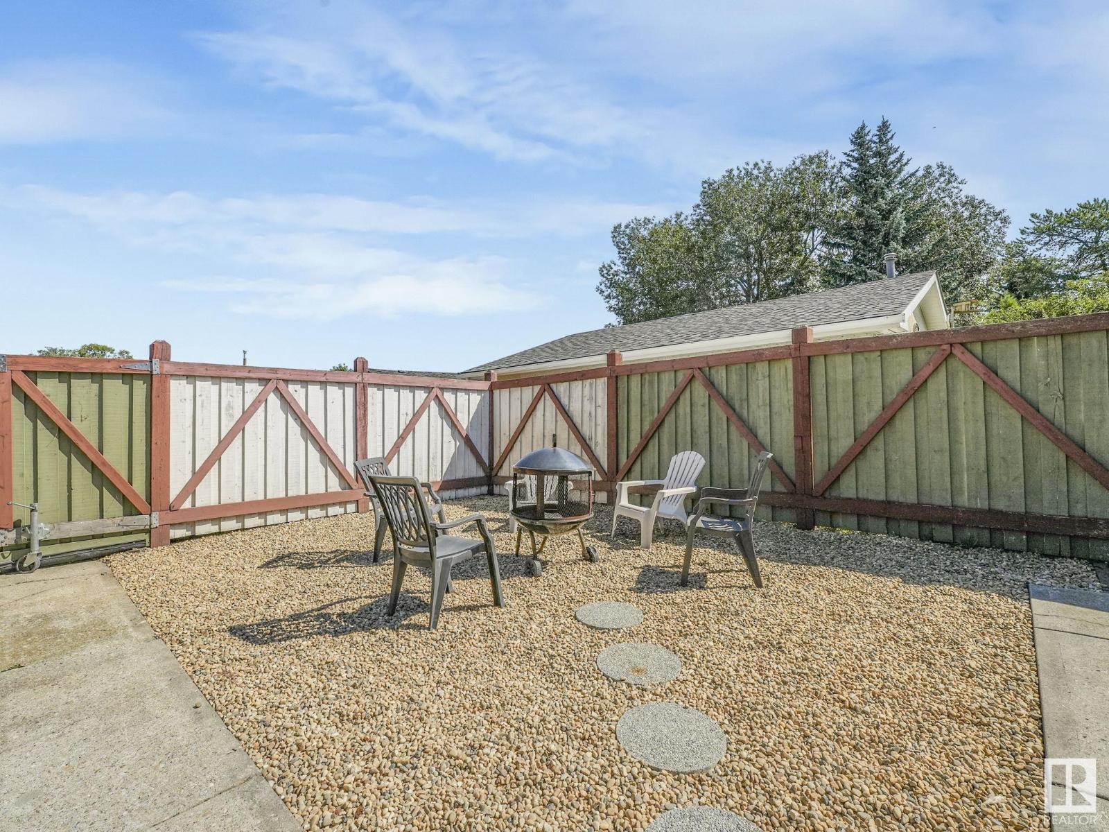 Photo 21 of 16836 96 Av Nw, Edmonton AB