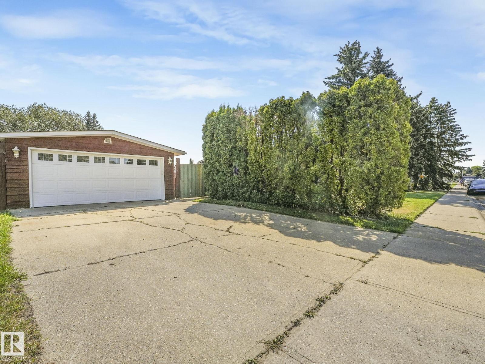 Photo 27 of 16836 96 Av Nw, Edmonton AB