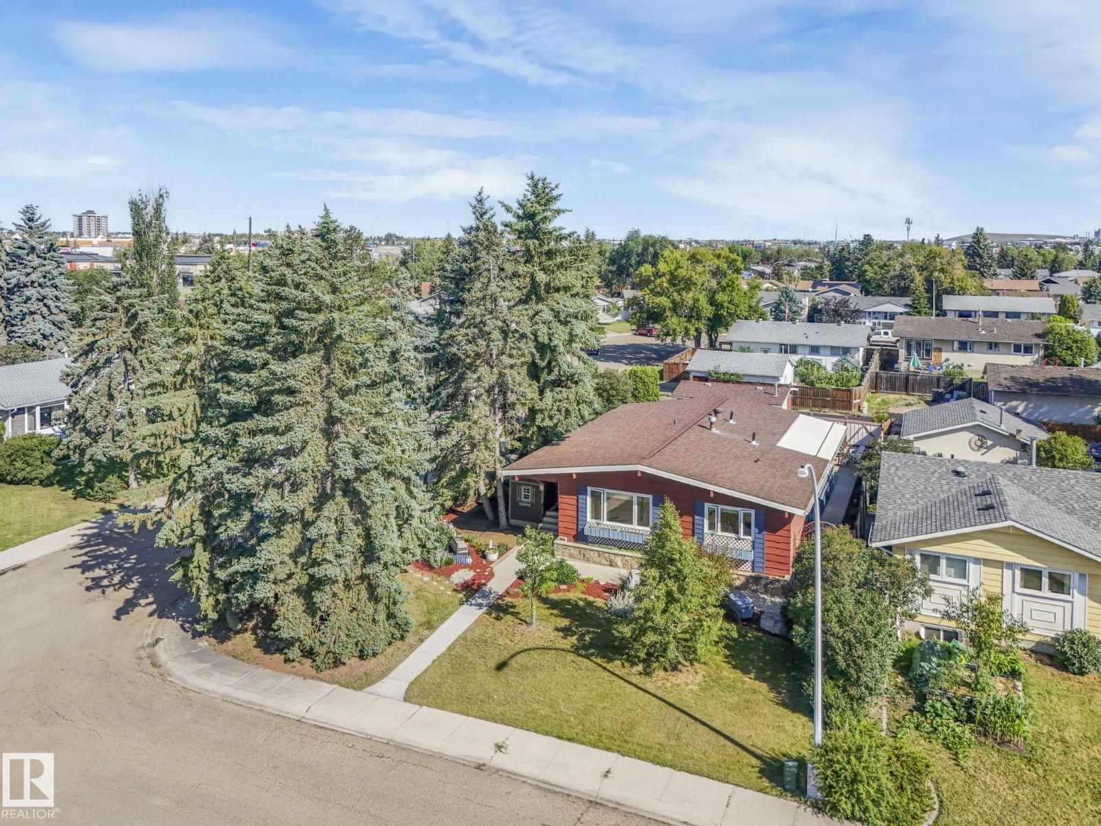 Photo 3 of 16836 96 Av Nw, Edmonton AB