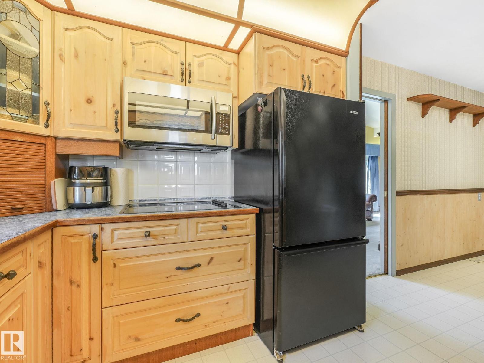 Photo 41 of 16836 96 Av Nw, Edmonton AB