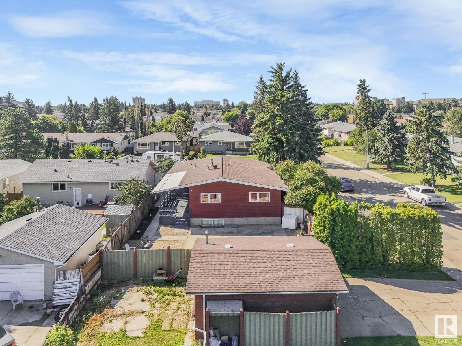 Photo 6 of 16836 96 Av Nw, Edmonton AB