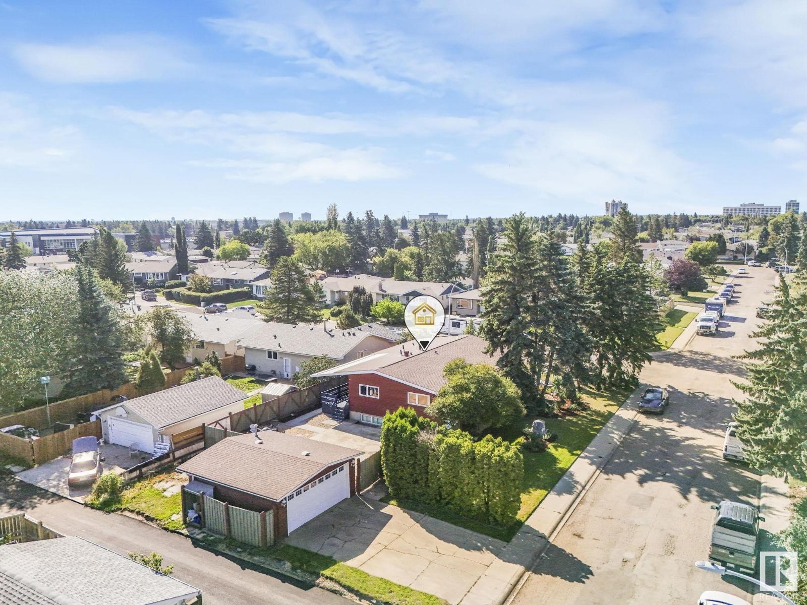 Photo 8 of 16836 96 Av Nw, Edmonton AB