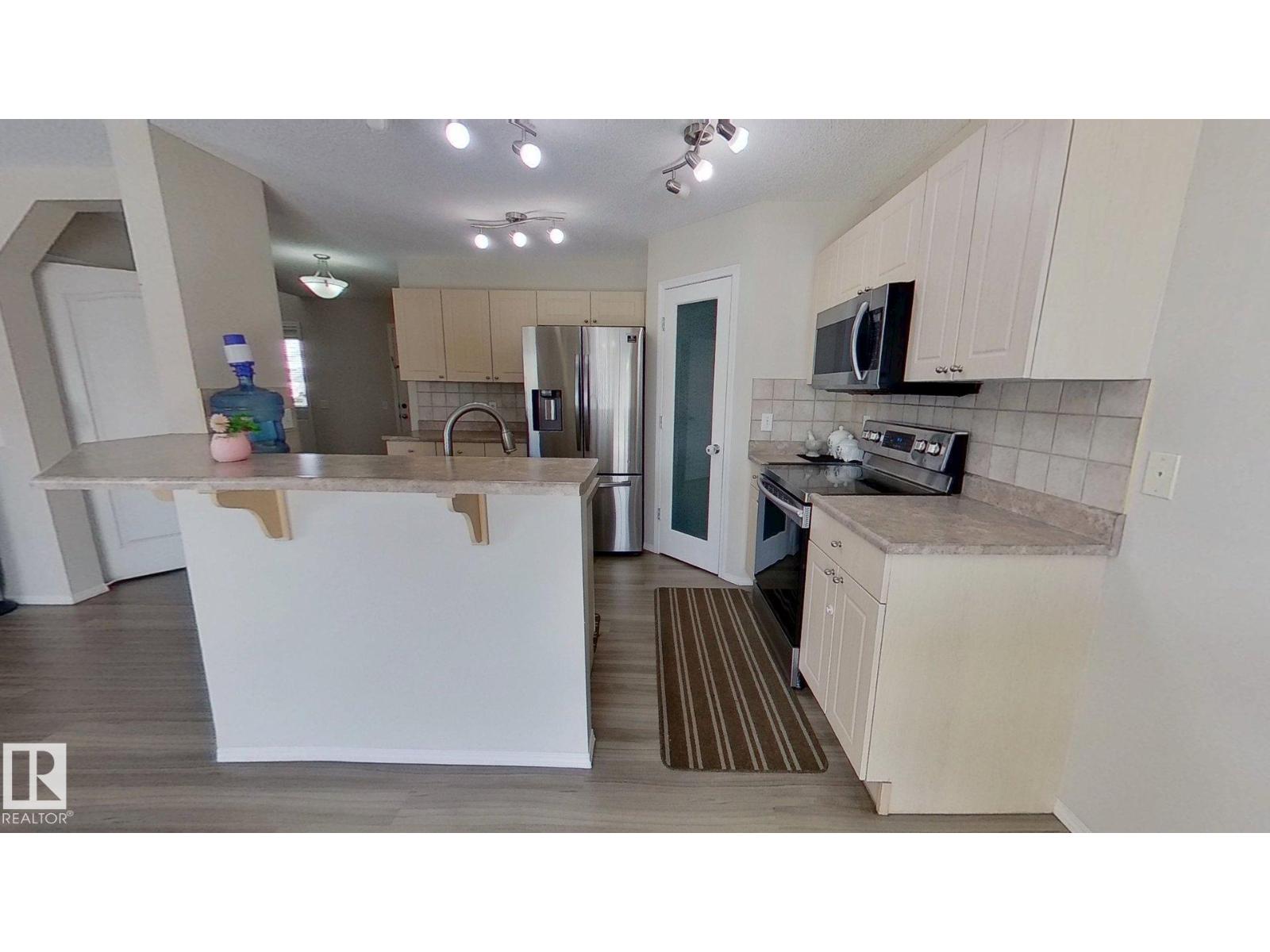 Photo 6 of 3311 21 St Nw, Edmonton AB