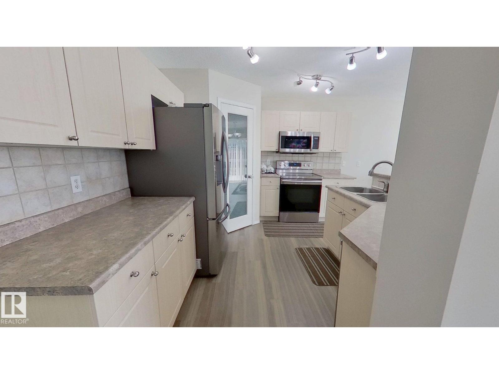 Photo 11 of 3311 21 St Nw, Edmonton AB