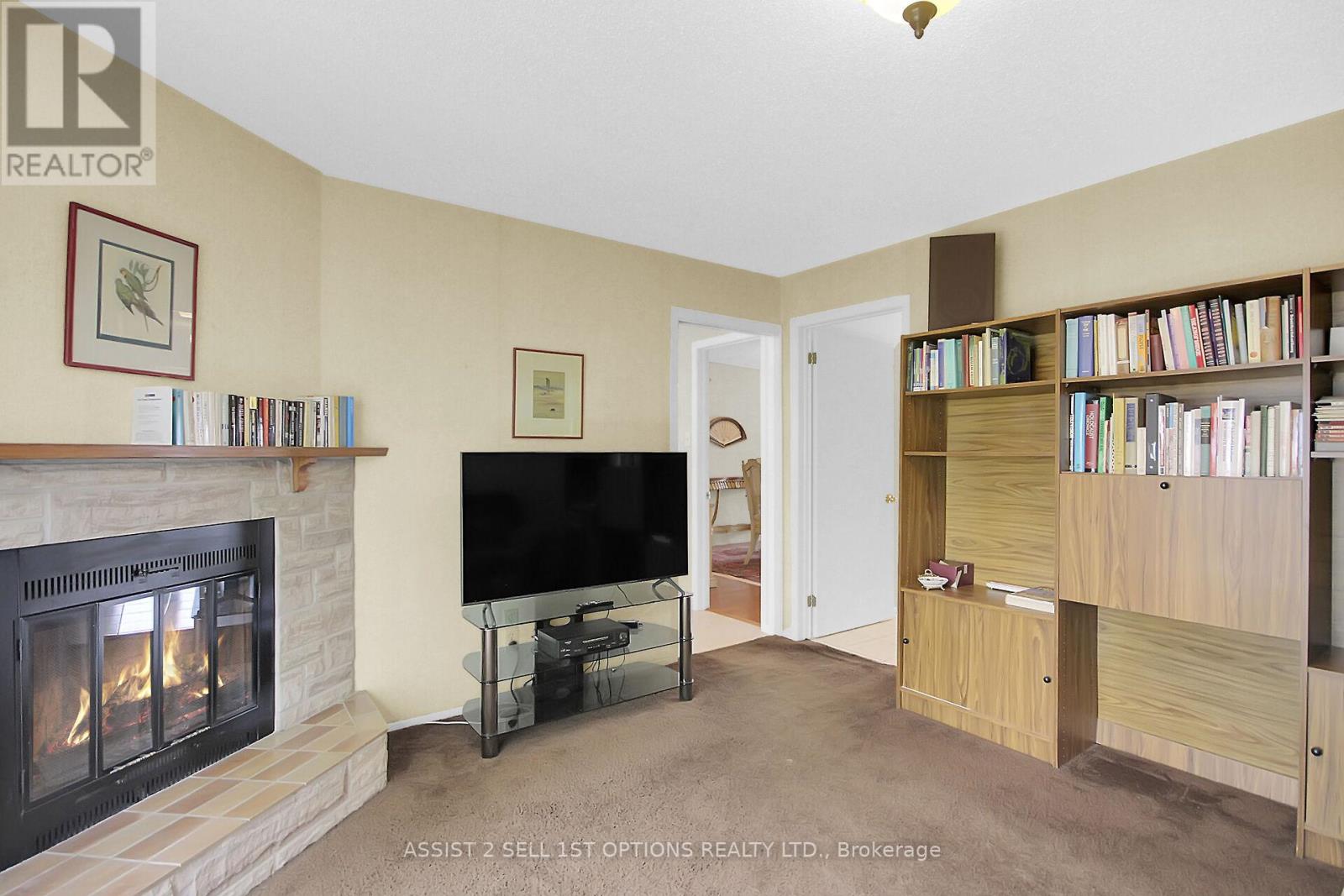 Photo 2 of 38 Ardell Grove, Ottawa ON
