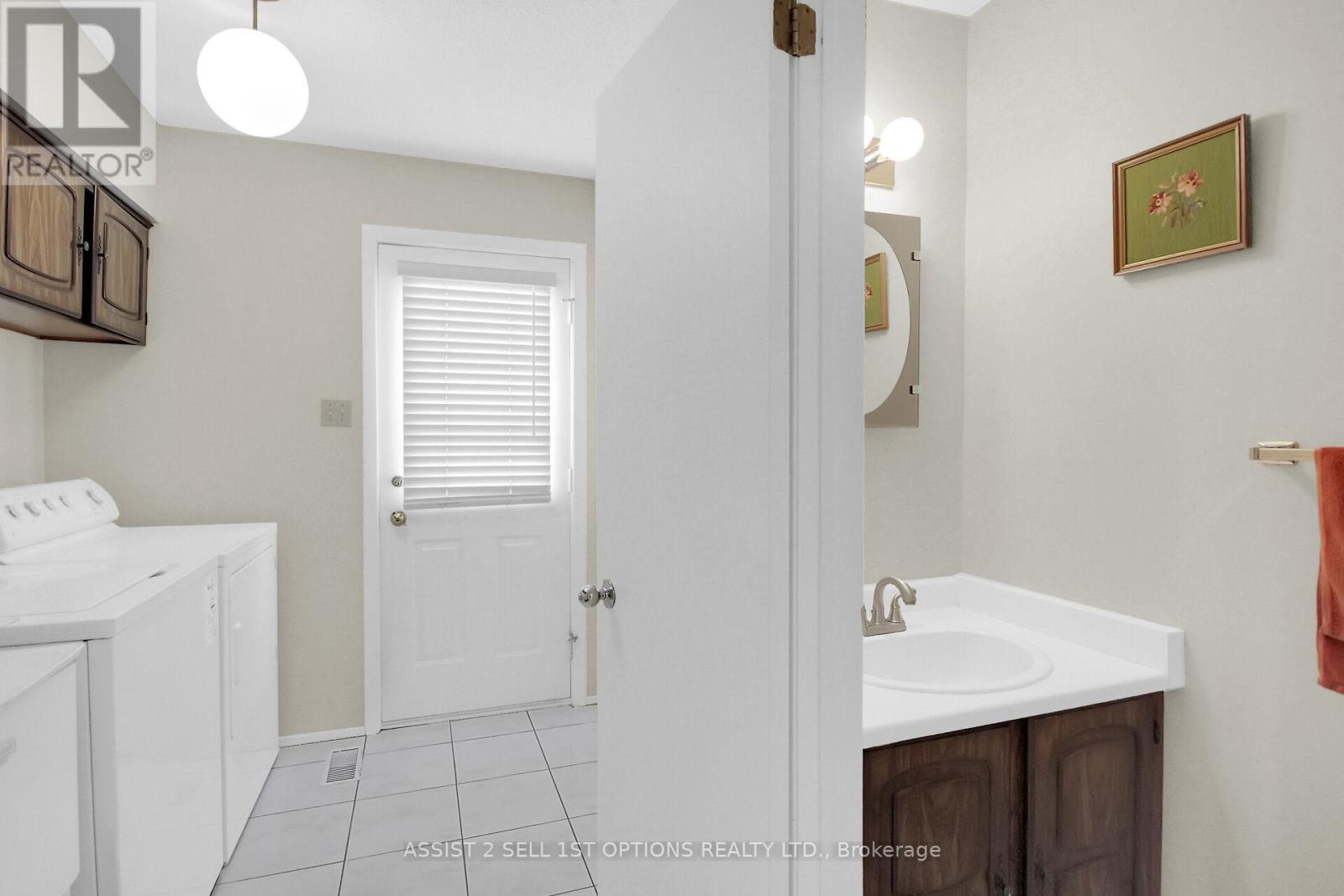 Photo 7 of 38 Ardell Grove, Ottawa ON