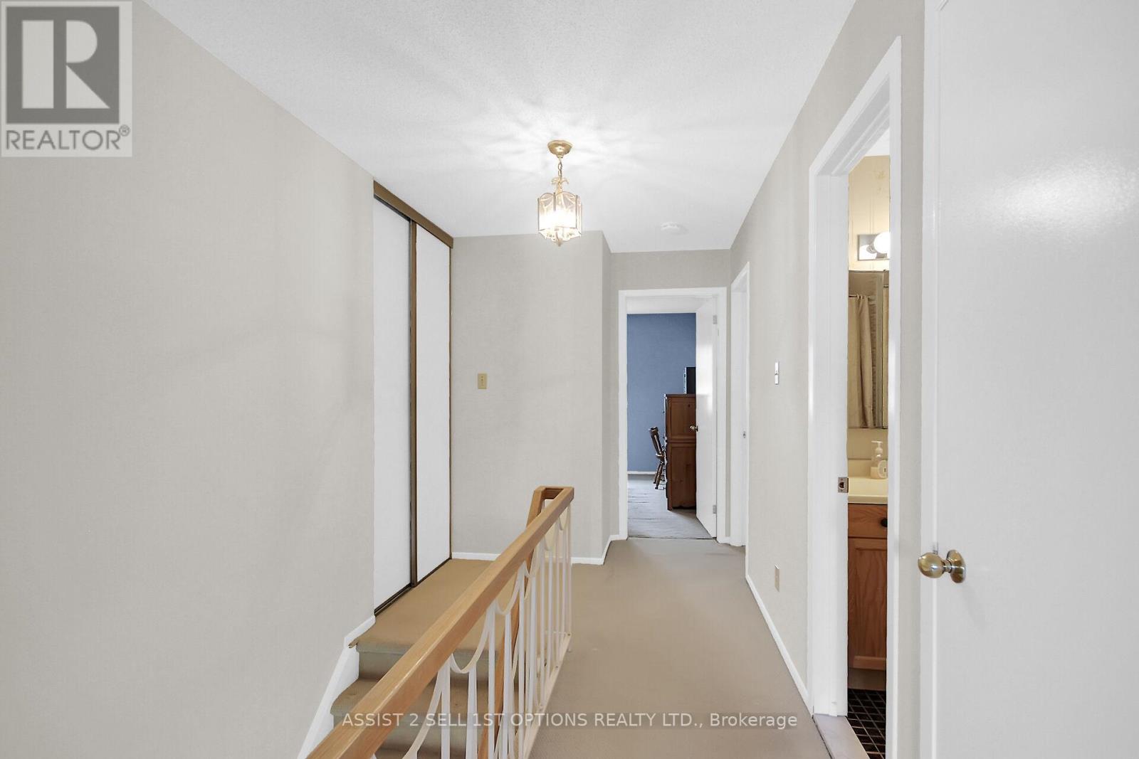 Photo 4 of 38 Ardell Grove, Ottawa ON
