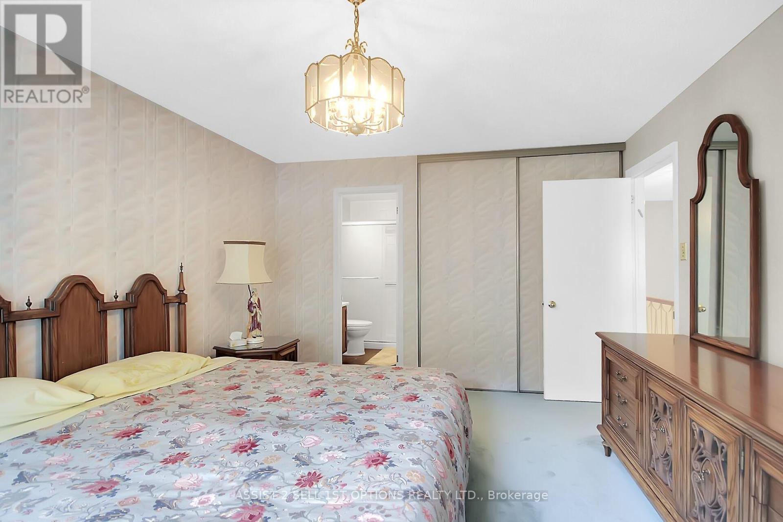 Photo 5 of 38 Ardell Grove, Ottawa ON