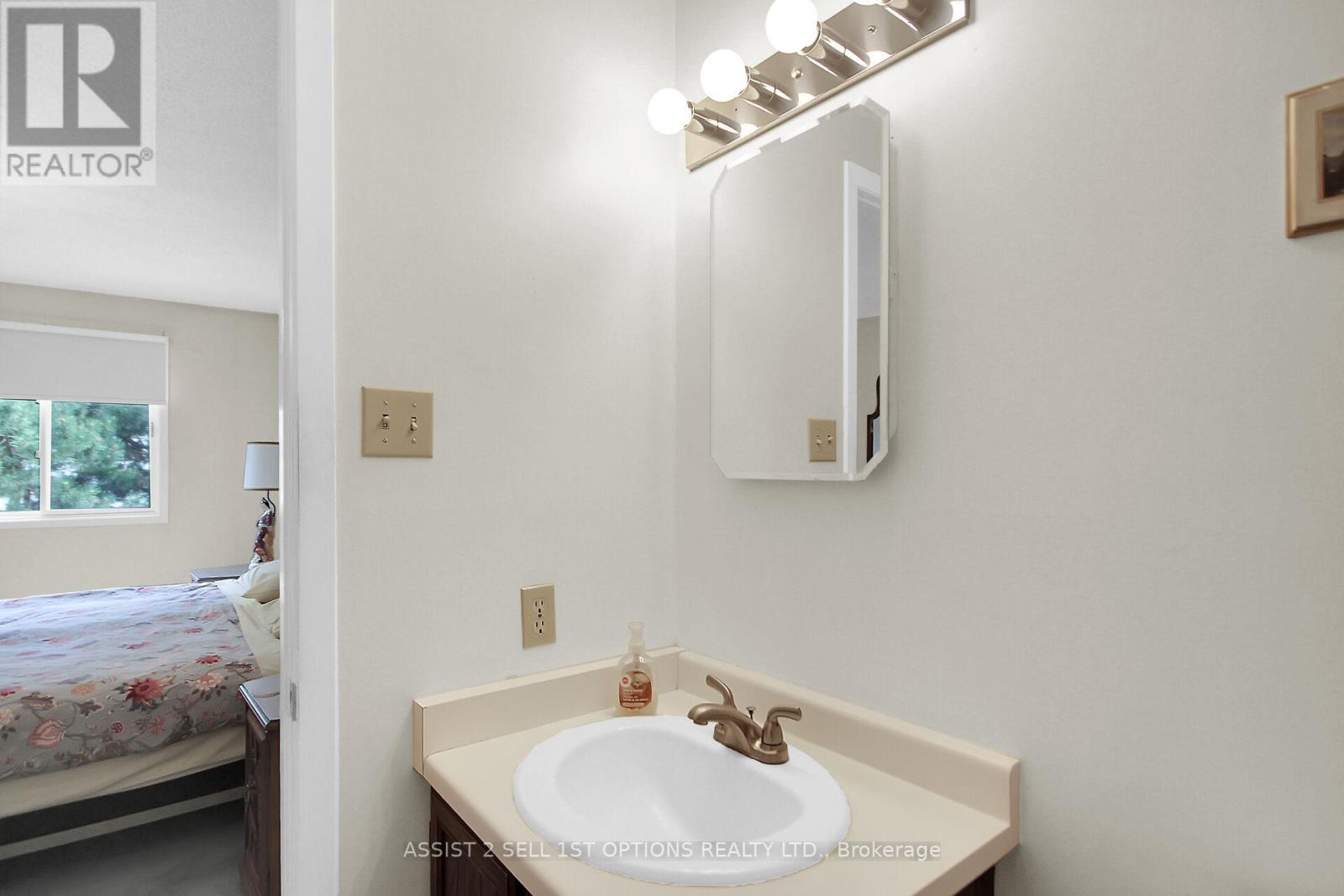 Photo 22 of 38 Ardell Grove, Ottawa ON