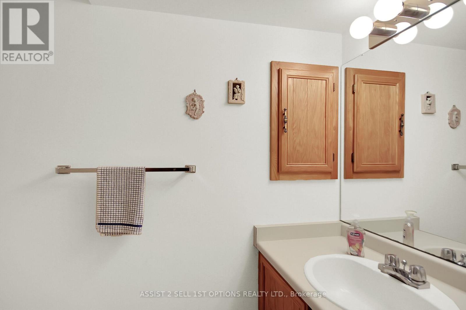 Photo 17 of 38 Ardell Grove, Ottawa ON