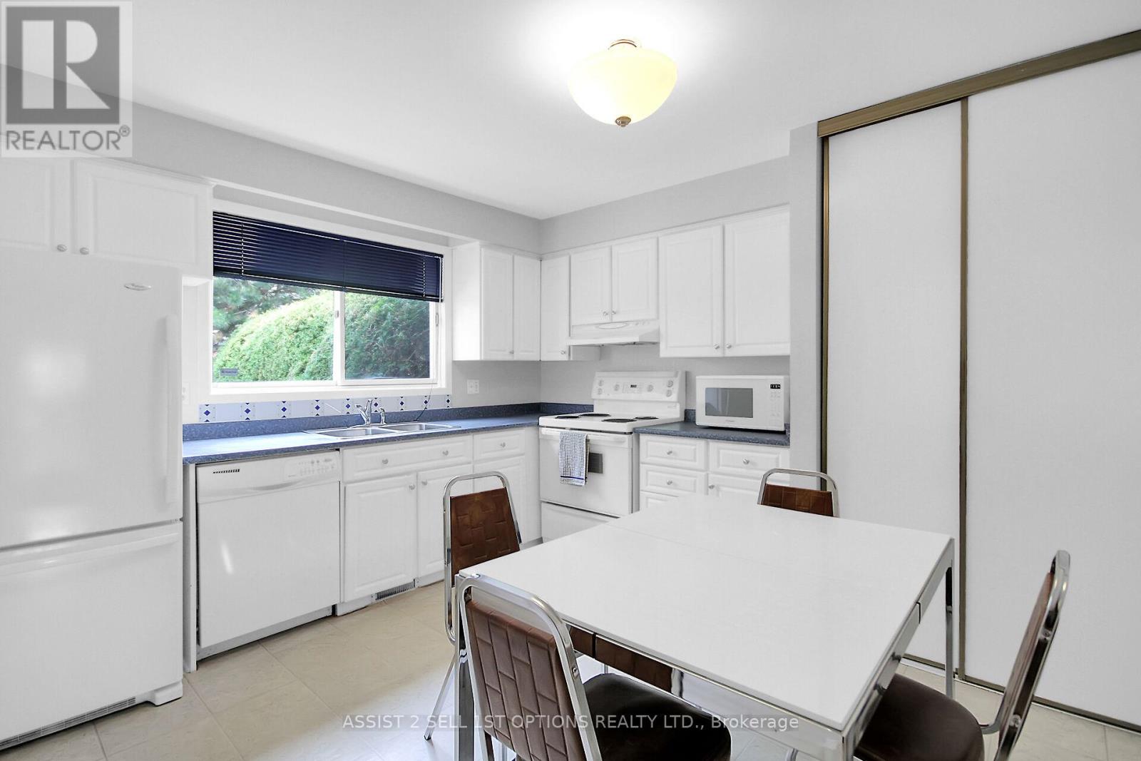Photo 14 of 38 Ardell Grove, Ottawa ON