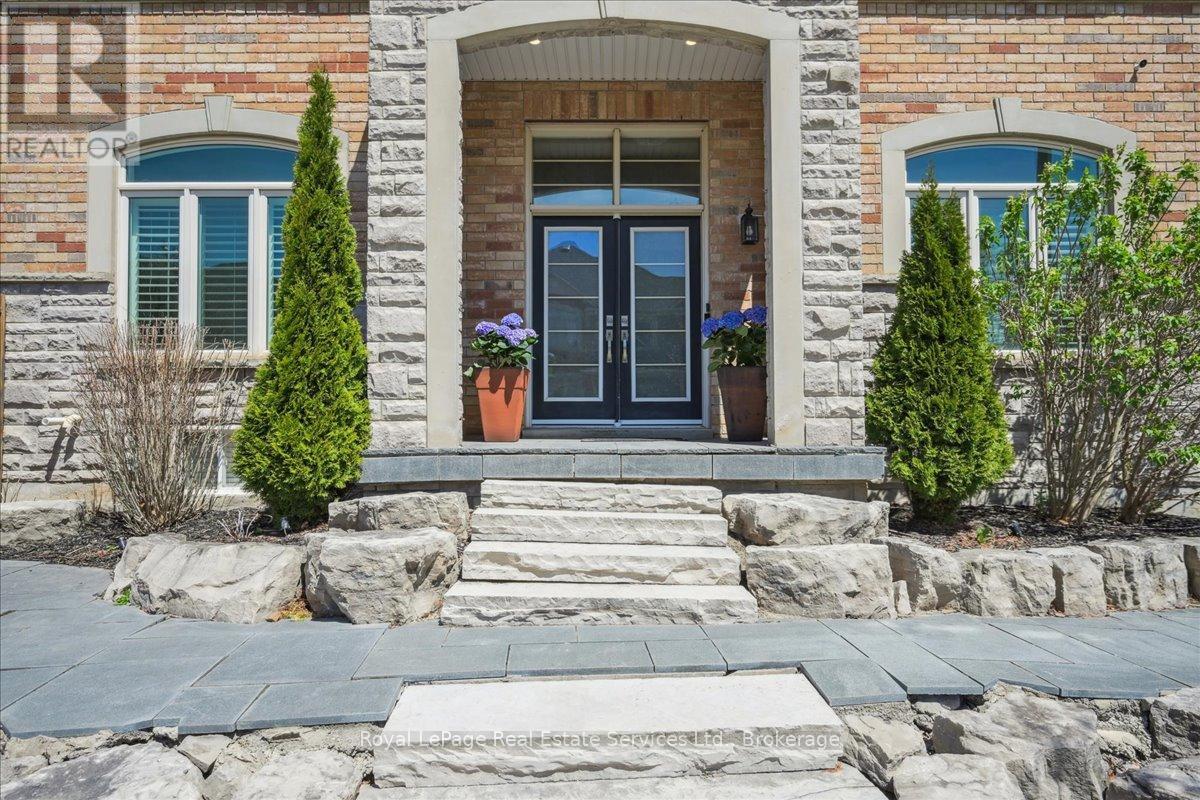 Photo 3 of 4737 Deforest Crescent, Burlington ON