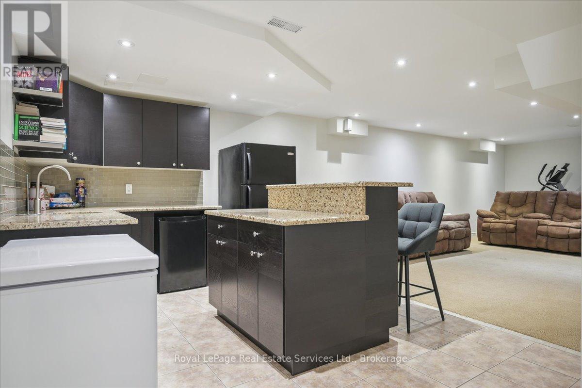 Photo 33 of 4737 Deforest Crescent, Burlington ON
