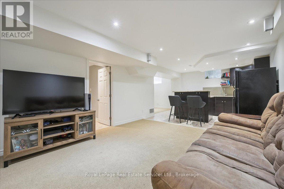 Photo 35 of 4737 Deforest Crescent, Burlington ON