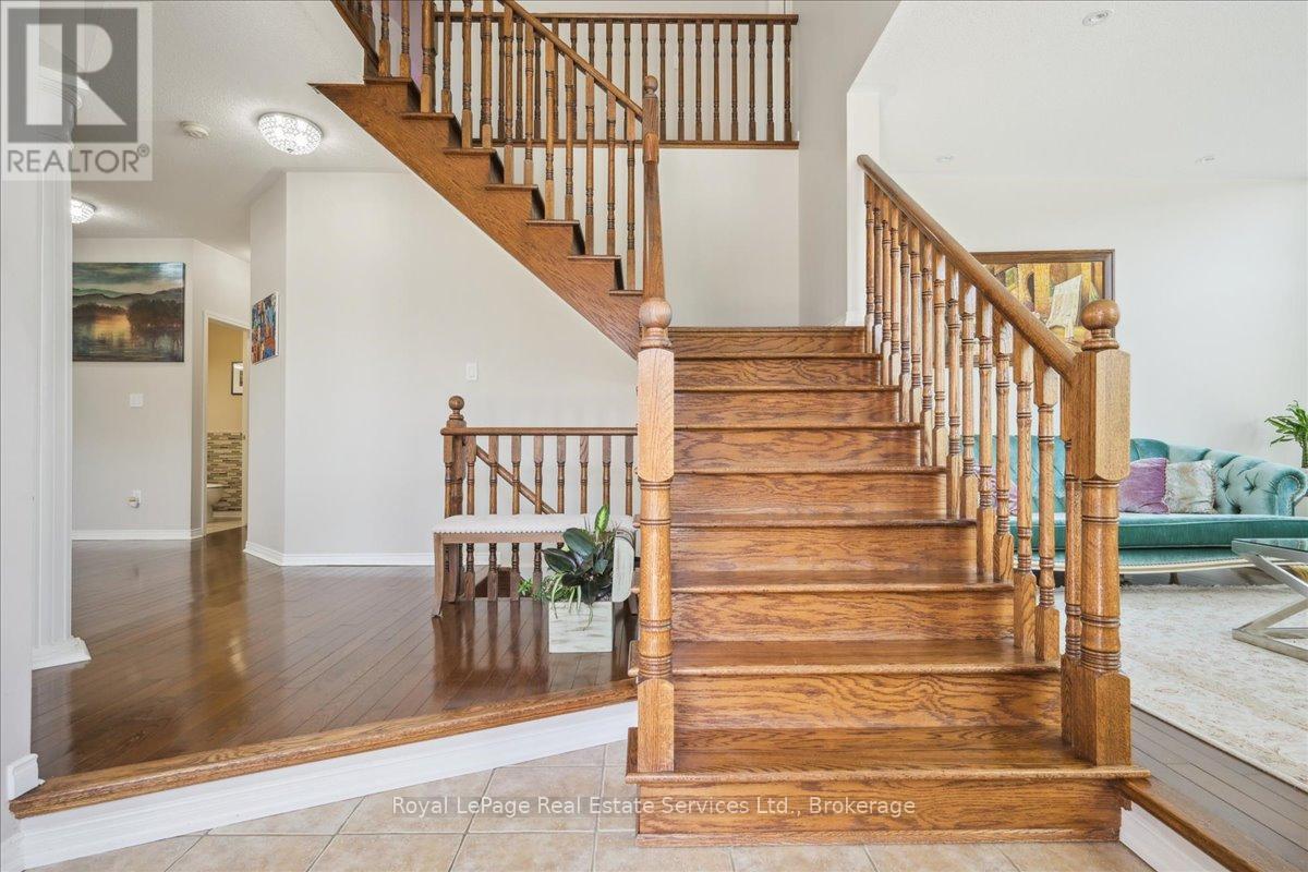 Photo 4 of 4737 Deforest Crescent, Burlington ON