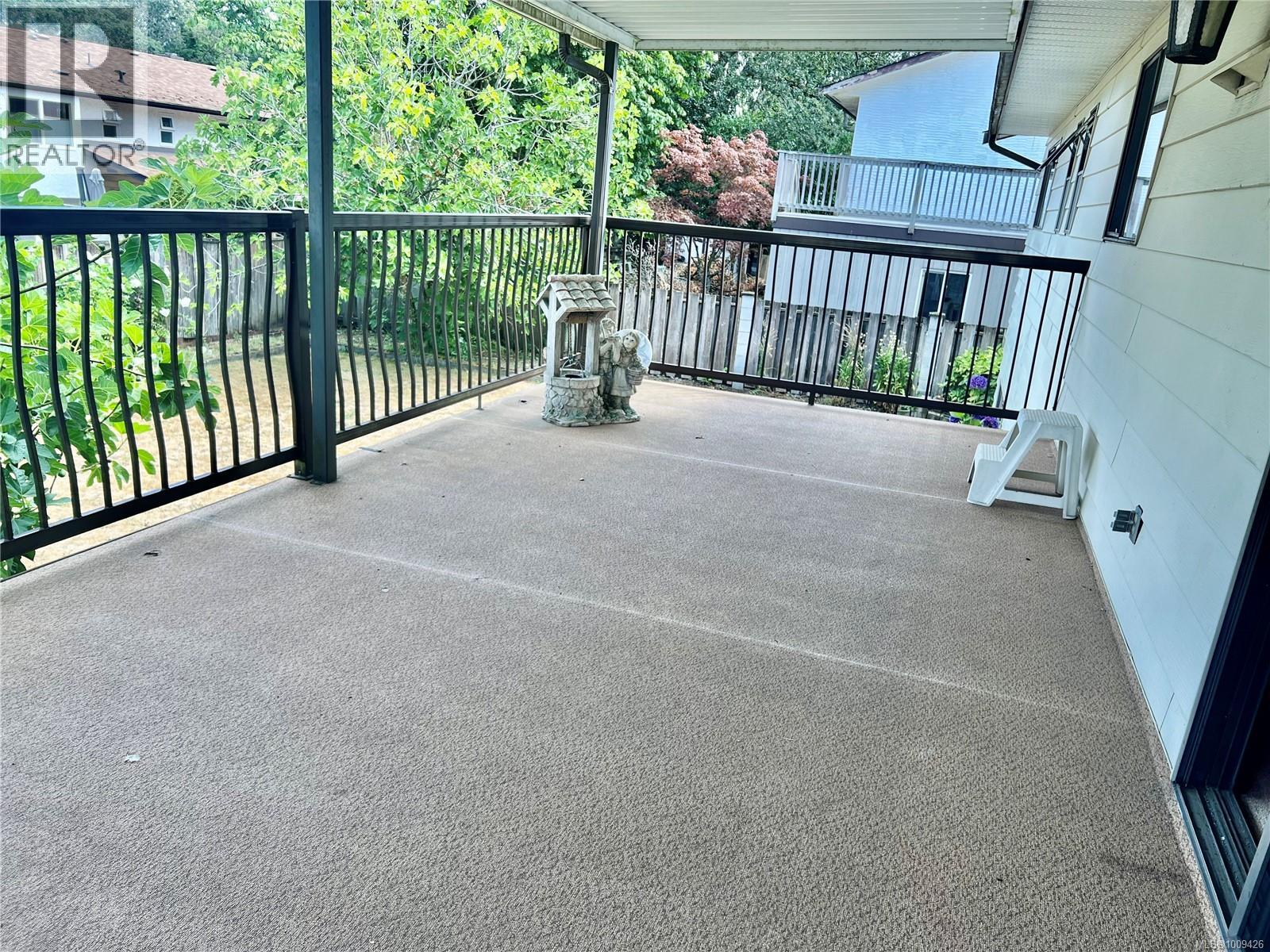 Photo 8 of 1734 Feltham Rd, Saanich BC