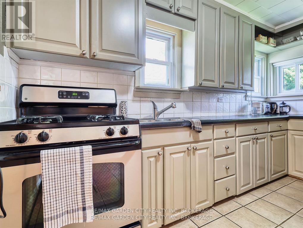 Photo 29 of 4395 Ontario Street, Lincoln ON