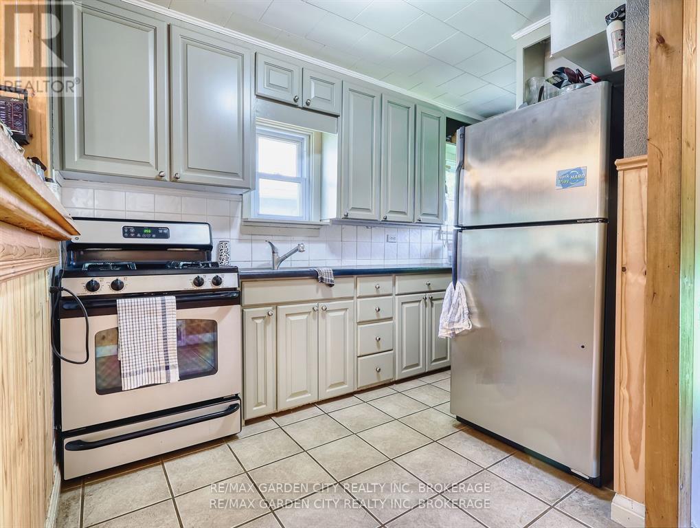 Photo 14 of 4395 Ontario Street, Lincoln ON