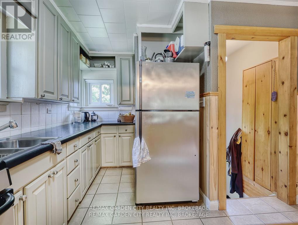 Photo 24 of 4395 Ontario Street, Lincoln ON