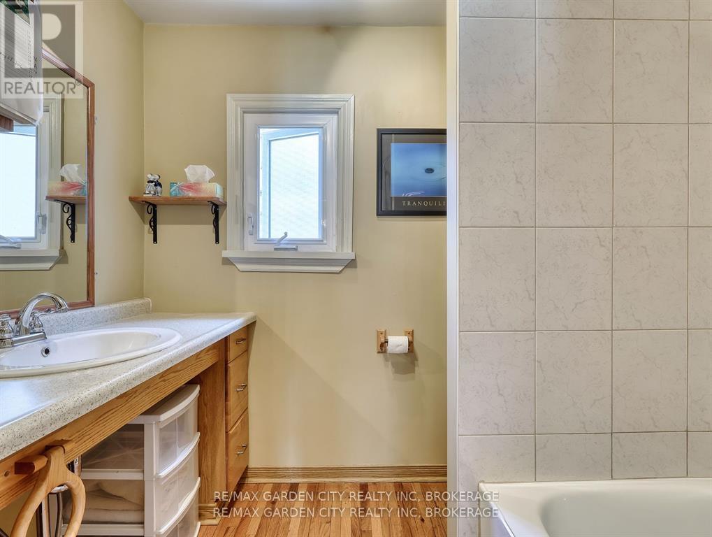 Photo 19 of 4395 Ontario Street, Lincoln ON