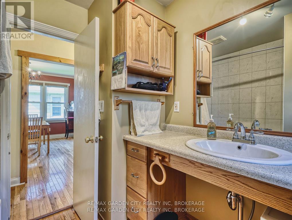 Photo 22 of 4395 Ontario Street, Lincoln ON