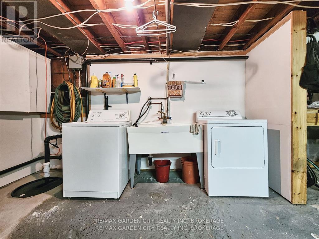 Photo 8 of 4395 Ontario Street, Lincoln ON
