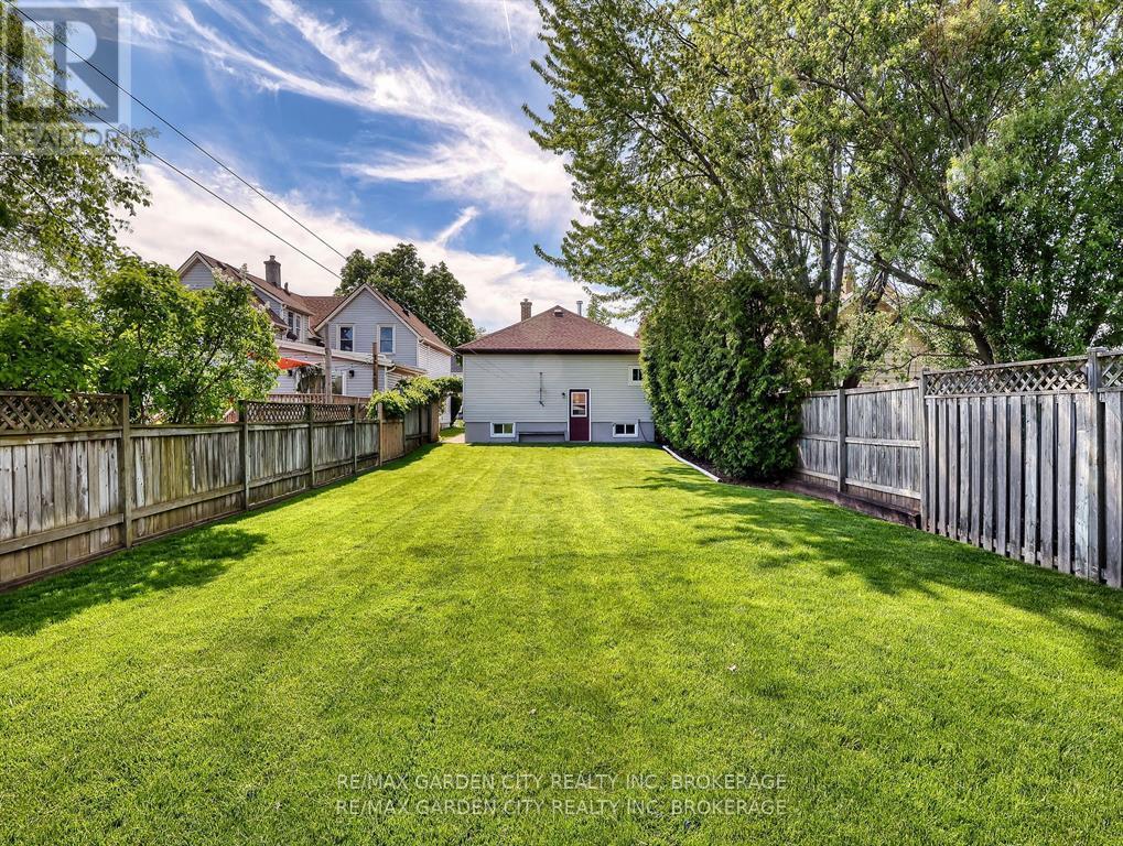 Photo 10 of 4395 Ontario Street, Lincoln ON