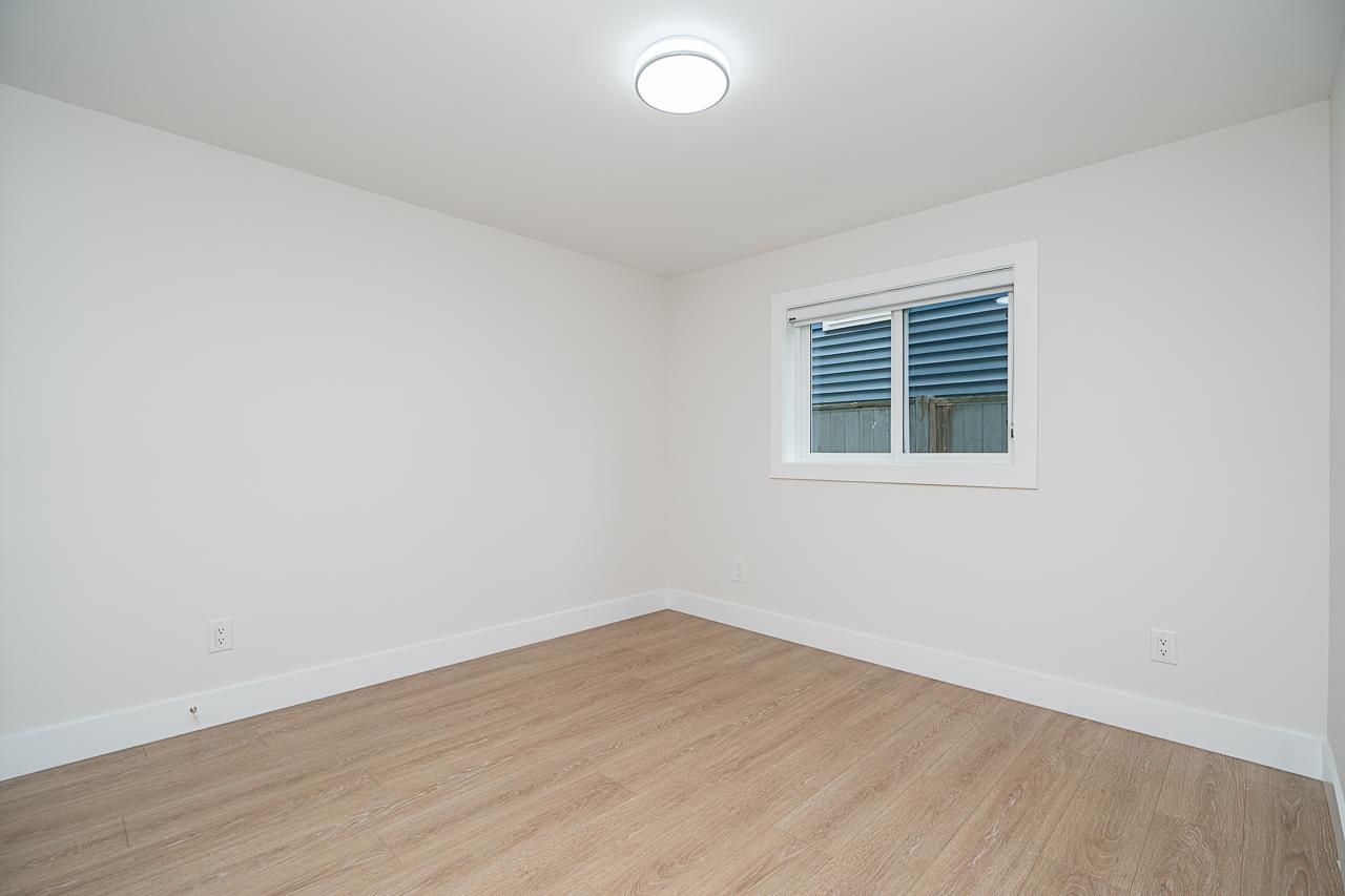 Photo 34 of 20099 45 Avenue, Langley BC