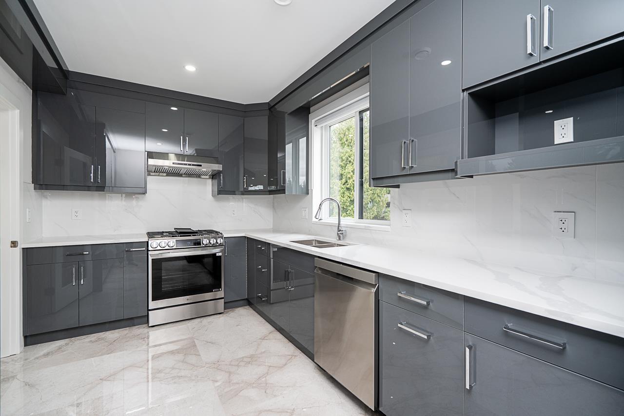 Photo 9 of 20099 45 Avenue, Langley BC