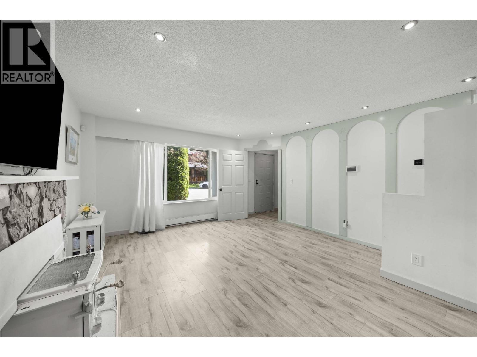 Photo 24 of 8 12123 222 Street, Maple Ridge BC