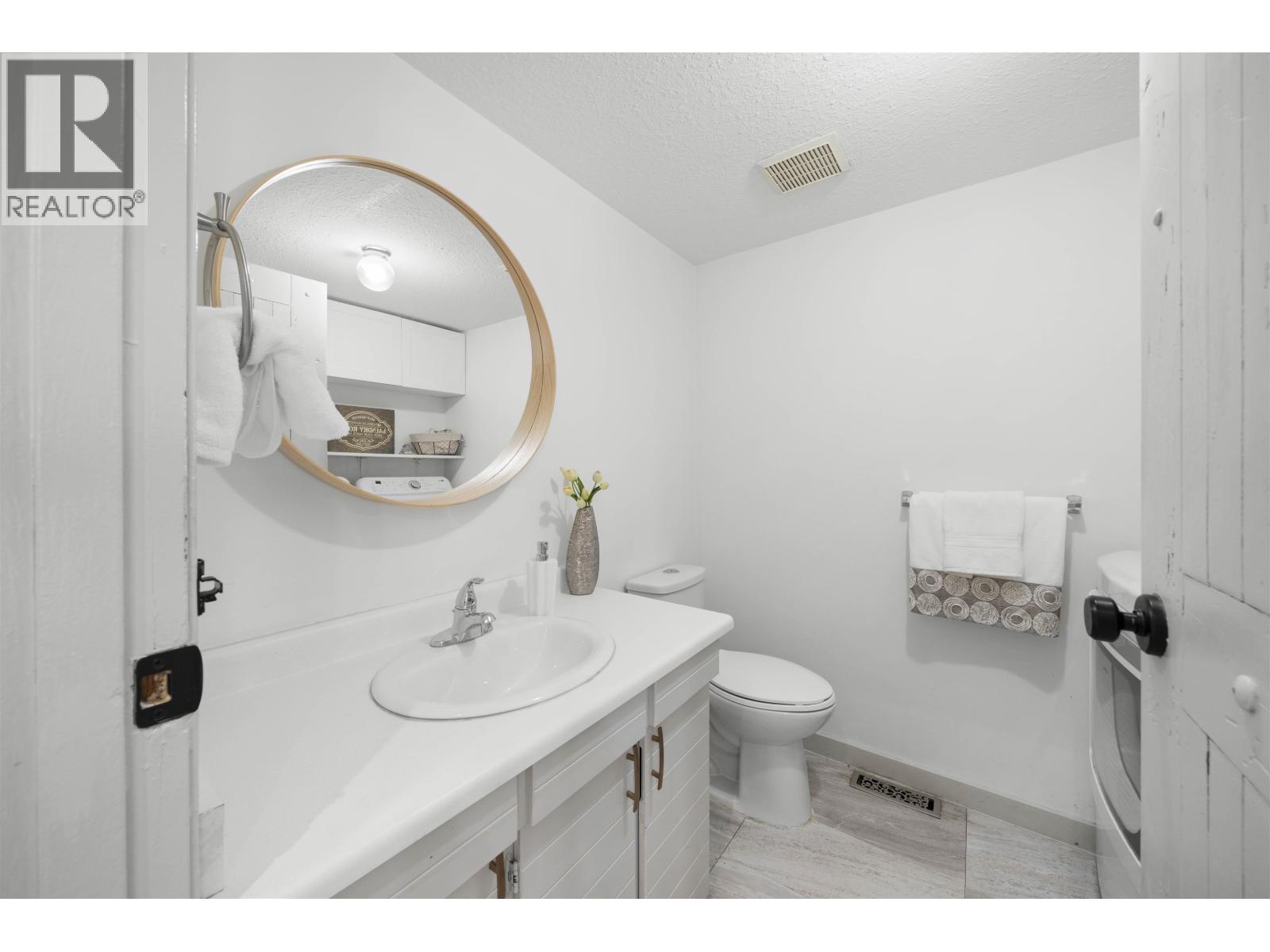 Photo 12 of 8 12123 222 Street, Maple Ridge BC
