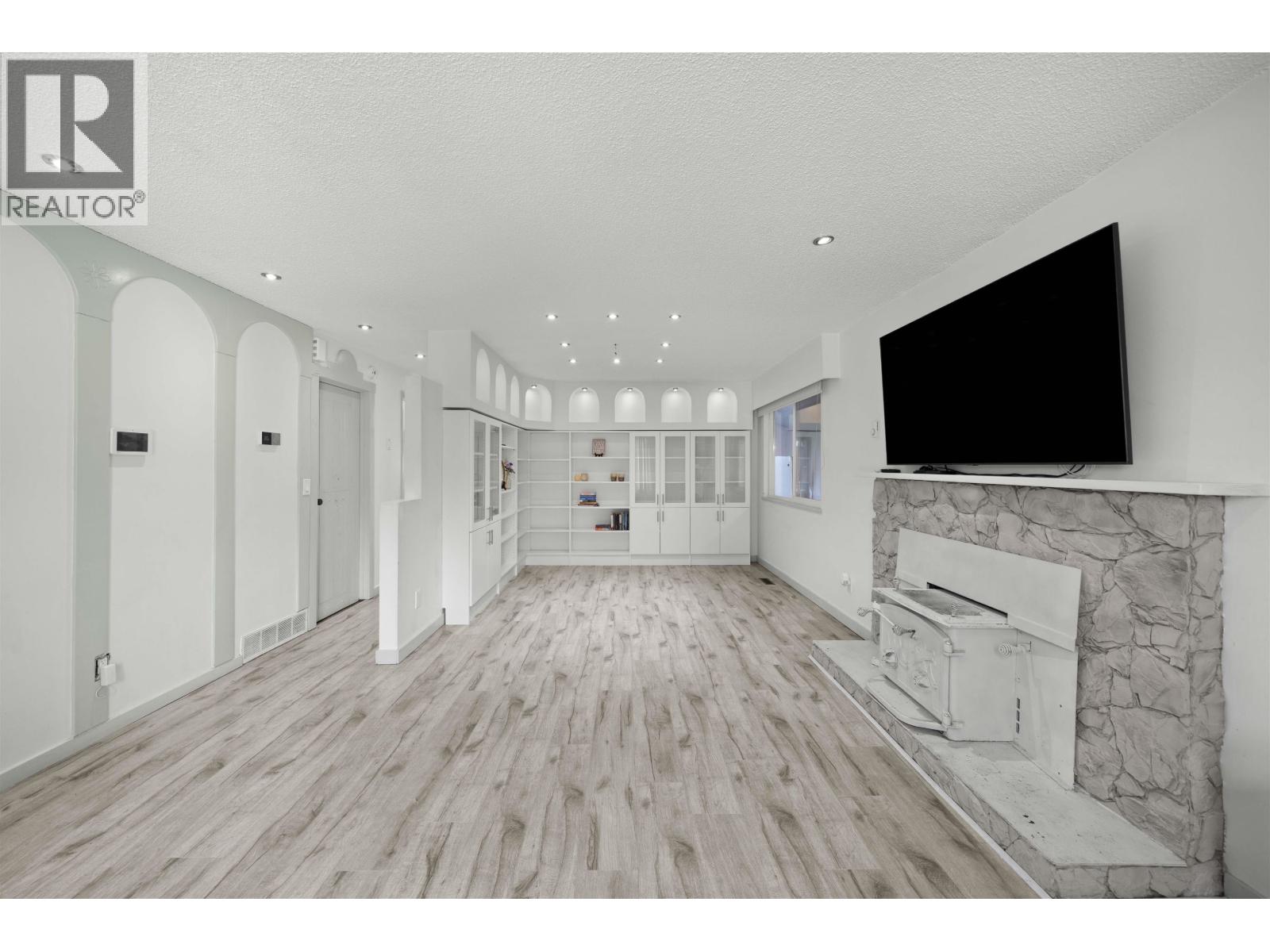 Photo 25 of 8 12123 222 Street, Maple Ridge BC