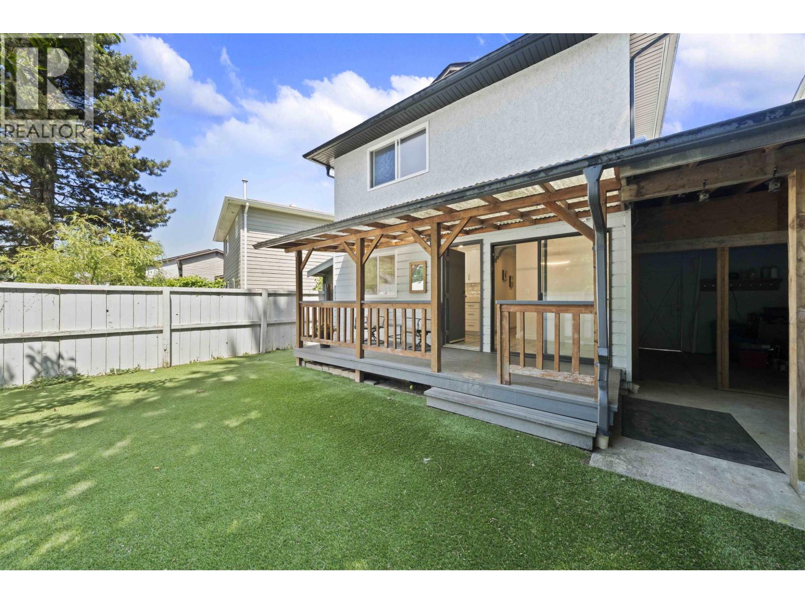 Photo 2 of 8 12123 222 Street, Maple Ridge BC